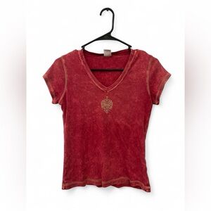 Red Fitted V-Neck Tee with Gold Crest Graphic